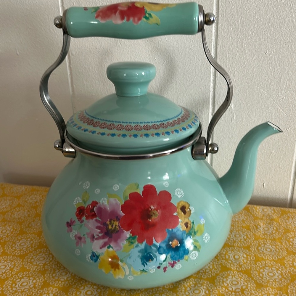 Pioneer Woman Breezy Blossom Enamel 2QT Tea Kettle Please view pics for details.